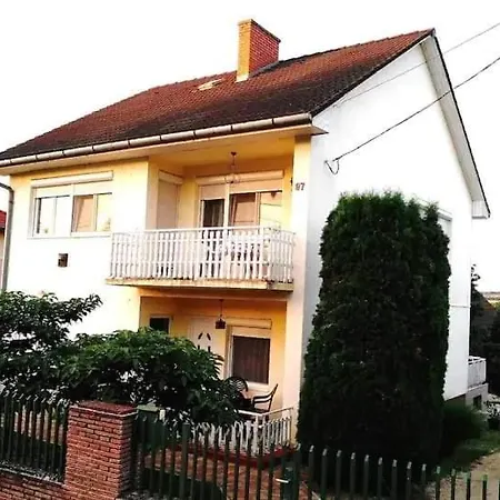 Alloggio in famiglia Legkondicionalt, Erkelyes Szoba, Privat Fuerdovel A Balatonon *
