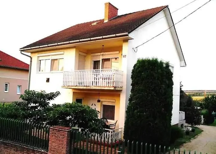 民宿 Legkondicionalt, Erkelyes Szoba, Privat Fuerdovel A Balatonon *